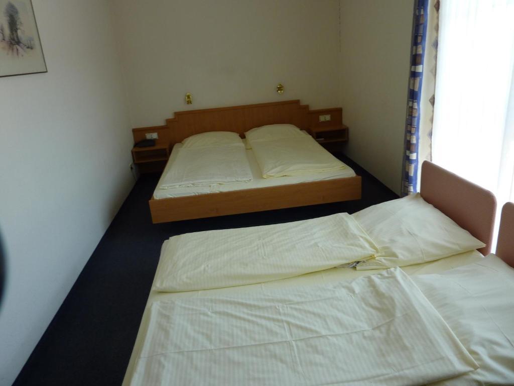 Hotel Eydt Kirchheim كيرشهيم الغرفة الصورة